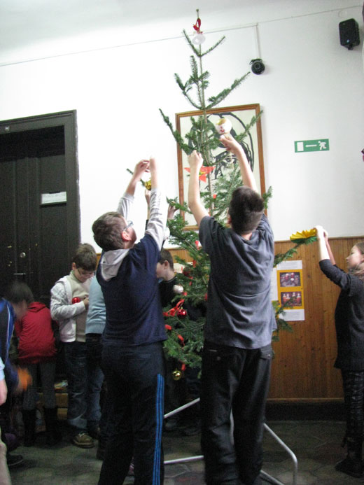 Meghitt hangulatú karácsonyi ünnepséget rendeztek iskolánk vallástanárai.