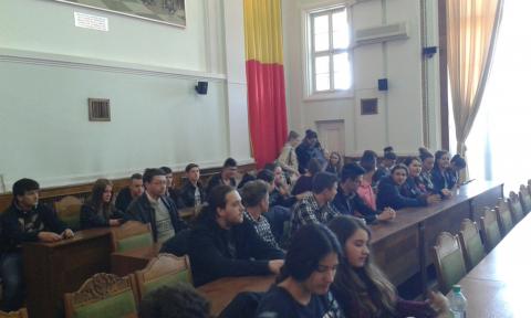 Nagy sikerű papírgyűjtési akciódíjkiosztója  a Föld napján