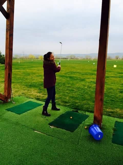 Golfleckék, lovaglás, vizibiciklizés, szekerezés és közös ebéd a Kingslandban
