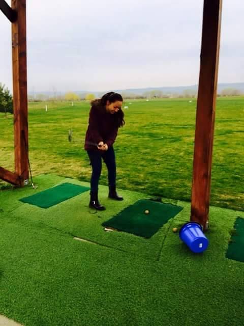 Golfleckék, lovaglás, vizibiciklizés, szekerezés és közös ebéd a Kingslandban
