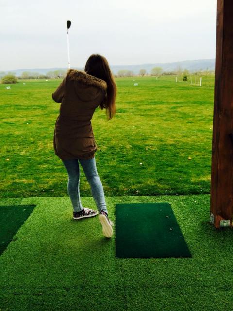Golfleckék, lovaglás, vizibiciklizés, szekerezés és közös ebéd a Kingslandban