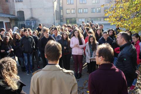 Megemlékezés a #Colectiv szórakozóhelyi tűzvészben elhunytakra